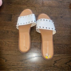 Sincerely Jules flip flops size 9